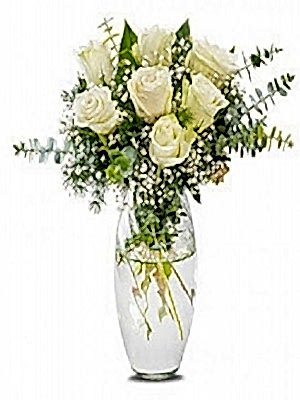 Vazoda Beyaz Gül 7 adet