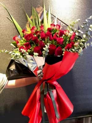 25 Gül Aşk Huzur Mutluluk Buketi